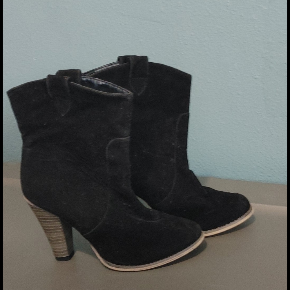 Black boots
